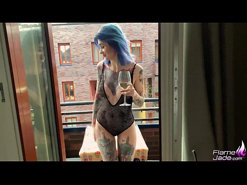 ❤️ 途方もない女の子がガブガブとしゃぶり、広い空の下で情熱的にファックする 上質ポルノ ❌️